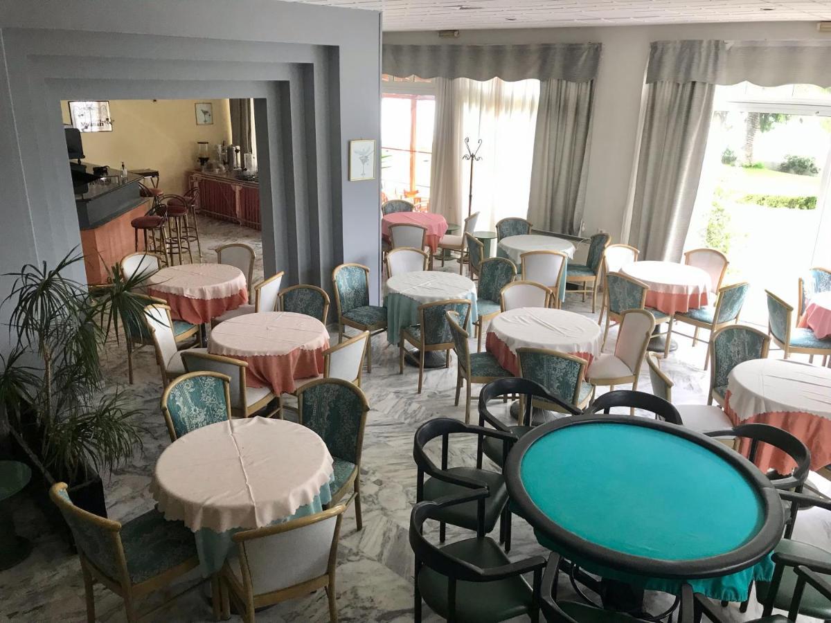 Batis Hotel Livanátai Exteriör bild